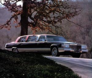Cadillac Brougham Limousine by Armbruster-Stageway 1990 года 